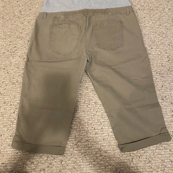 Maternity Capri's - Picture 2 of 2